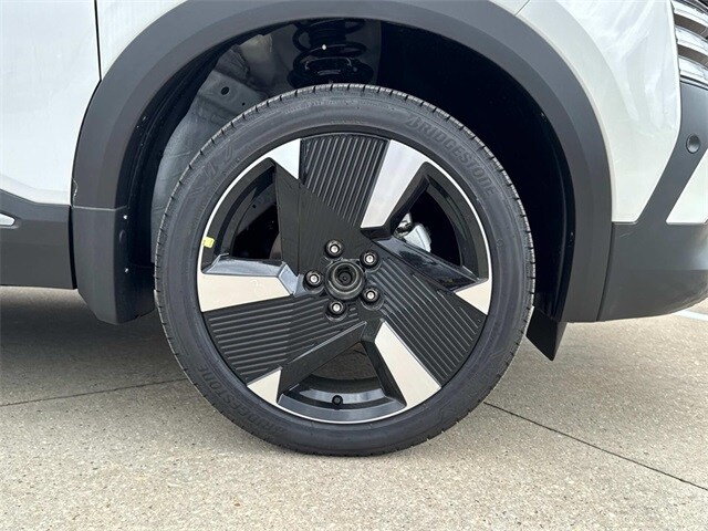 2025 Nissan Kicks SR photo 3