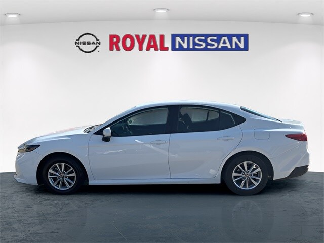 2025 Toyota Camry Hybrid SE photo 4