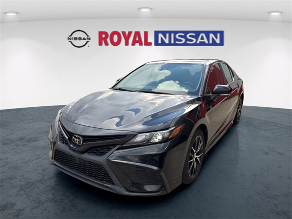 Used 2023 Toyota Camry SE Sedan