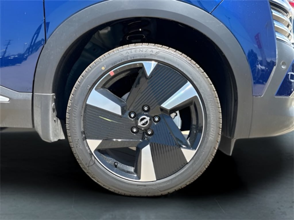 New 2025 Nissan Kicks SR SUV