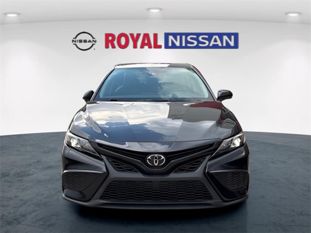 Used 2023 Toyota Camry SE Sedan