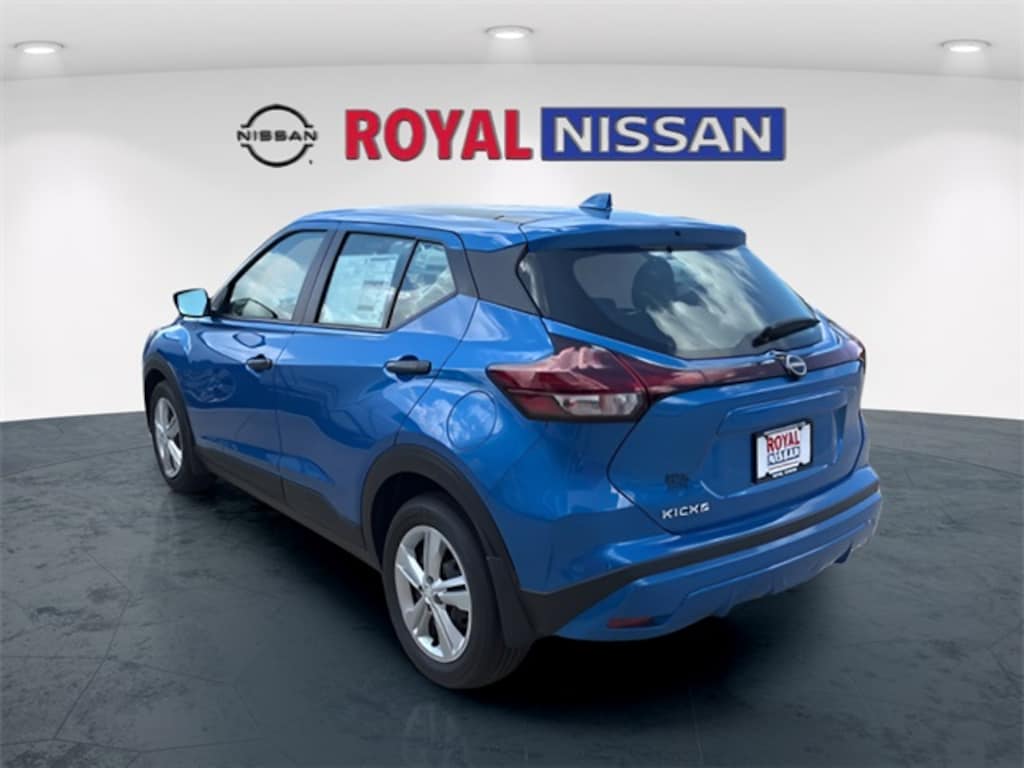 New 2025 Nissan Kicks Play S SUV