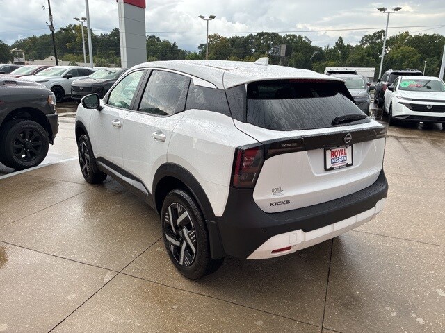 2025 Nissan Kicks SV photo 2