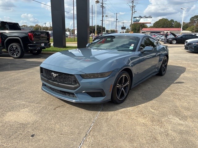 2025 Ford Mustang EcoBoost photo 3