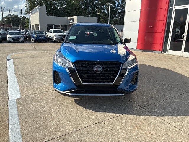 2025 Nissan Kicks Play S photo 2