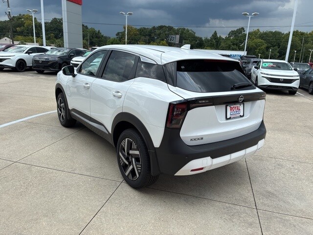 2025 Nissan Kicks SV photo 2