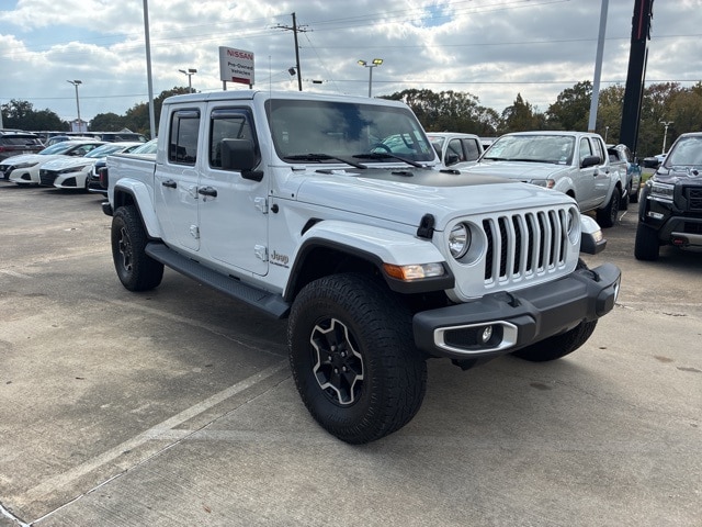 2021 Jeep Gladiator Overland's photo