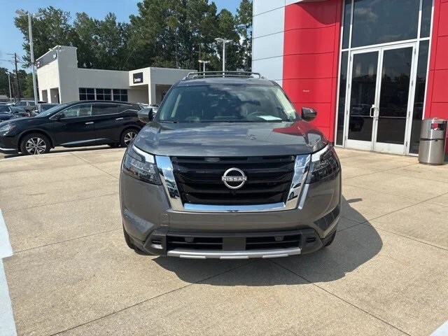 2025 Nissan Pathfinder SL photo 2