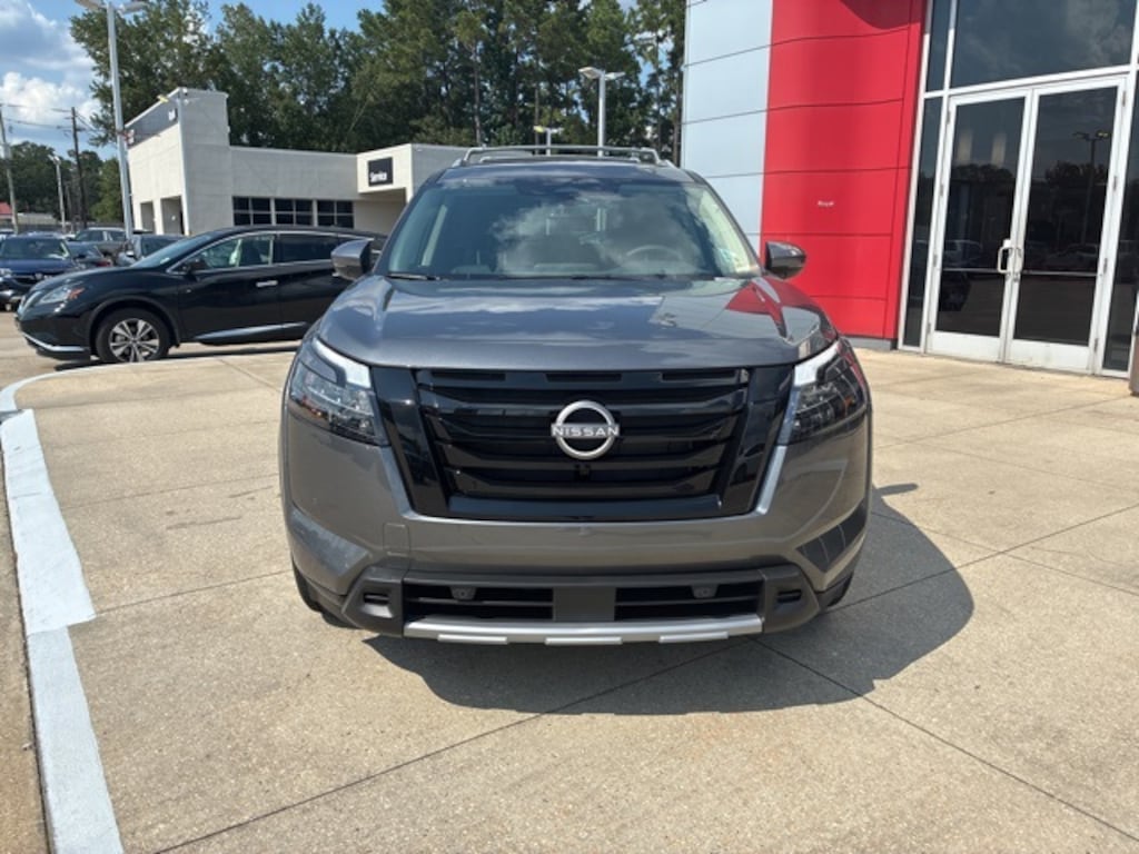 New 2025 Nissan Pathfinder SL SUV