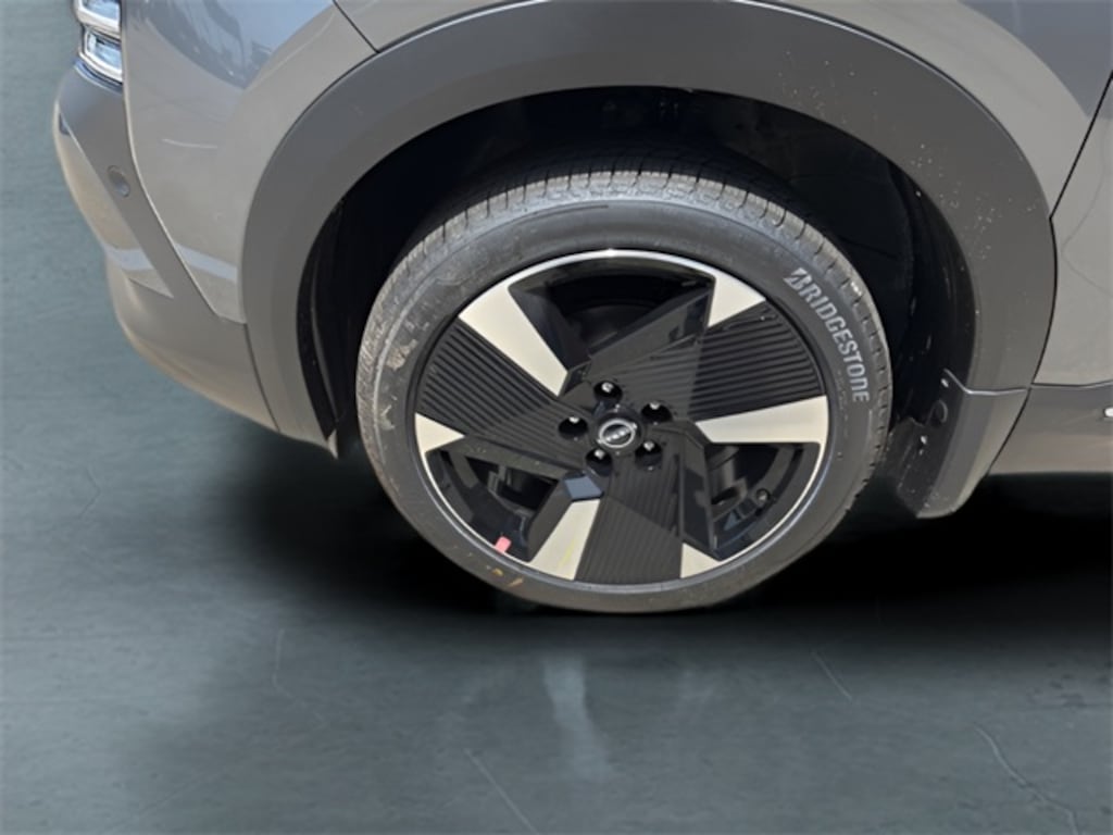 New 2025 Nissan Kicks SR SUV