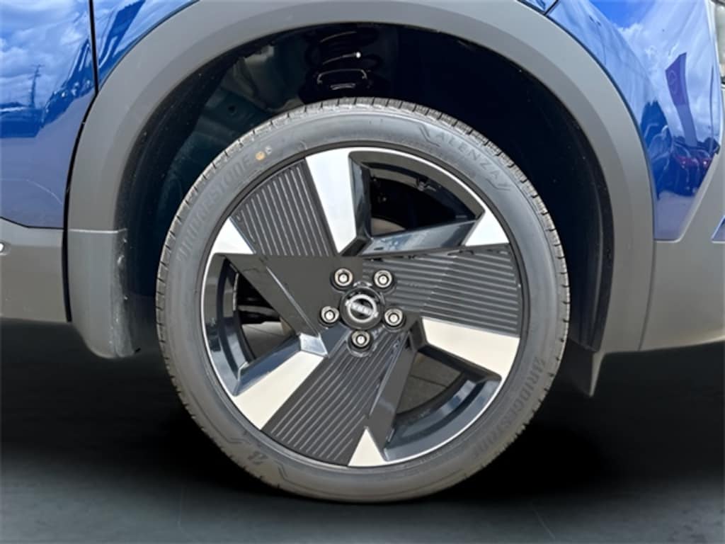 New 2025 Nissan Kicks SR SUV