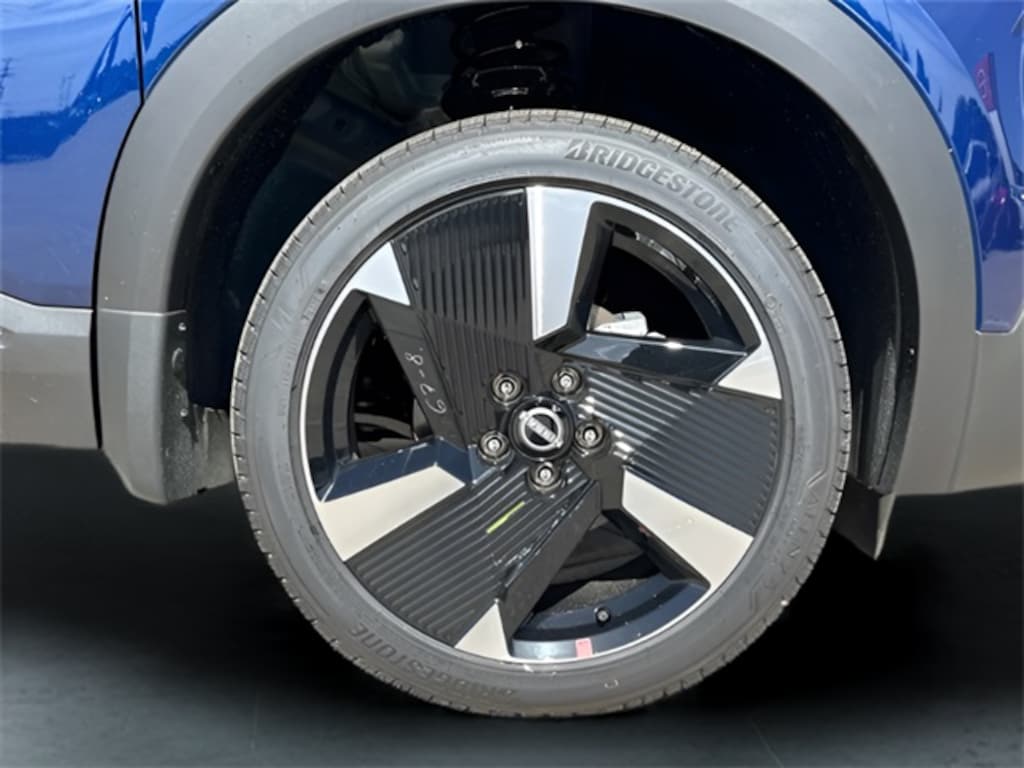 New 2025 Nissan Kicks SR SUV