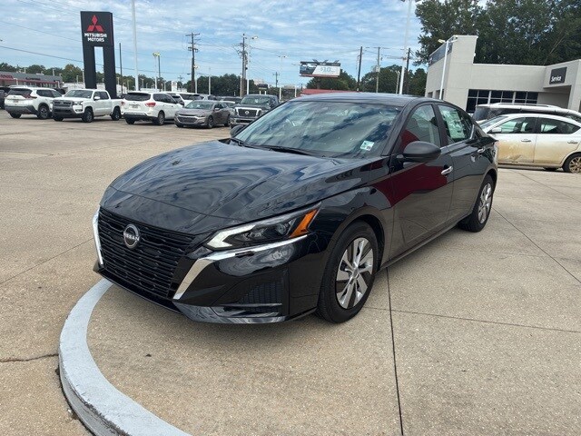 2025 Nissan Altima S photo 2