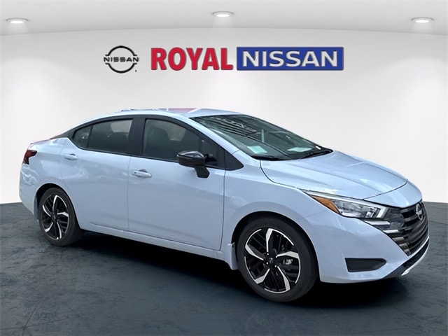 2025 Nissan Versa SR's photo