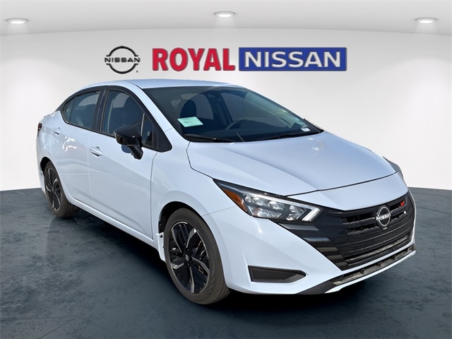 2025 Nissan Versa SR's photo