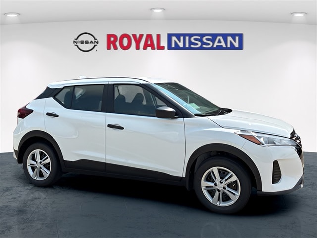 2025 Nissan KICKS PLAY Base's photo