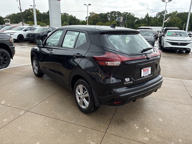 2025 Nissan Kicks Play S photo 2