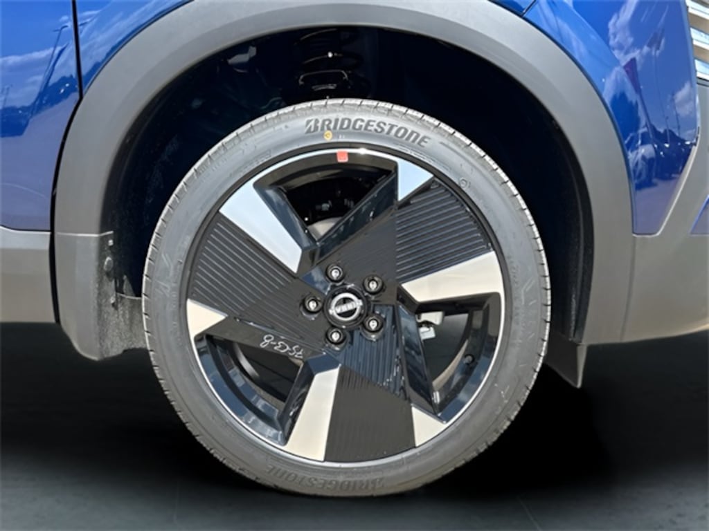 New 2025 Nissan Kicks SR SUV