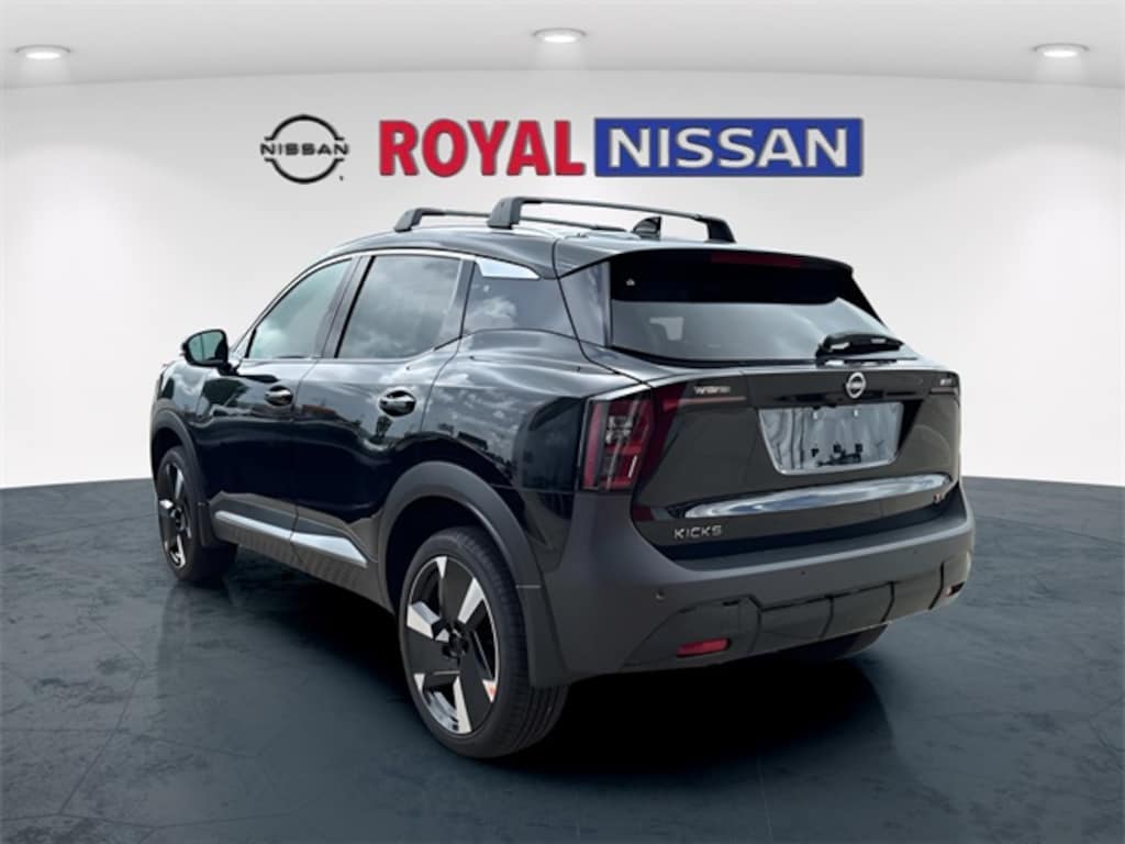 New 2025 Nissan Kicks SR SUV