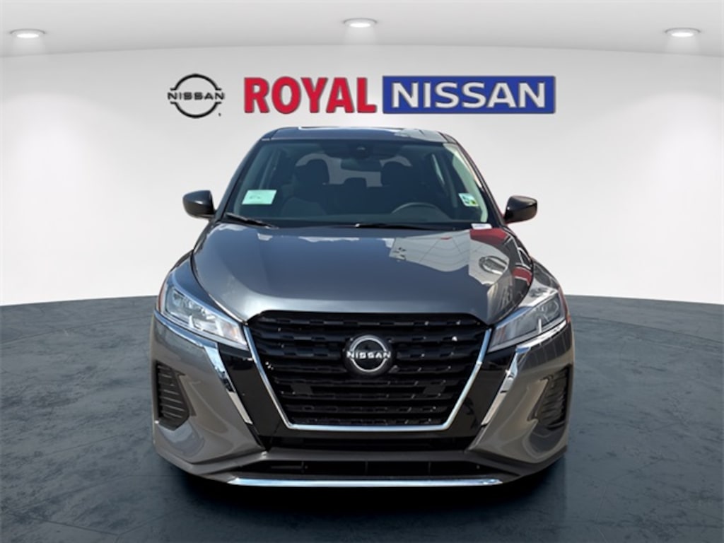 New 2025 Nissan Kicks Play S SUV