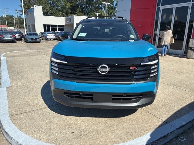 2026 Nissan Kicks SR photo 2