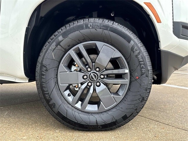 2025 Nissan Frontier SV photo 2