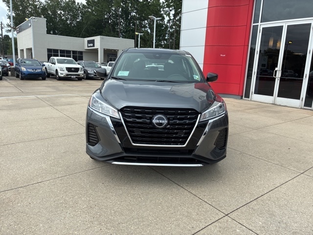 2025 Nissan Kicks Play S photo 2