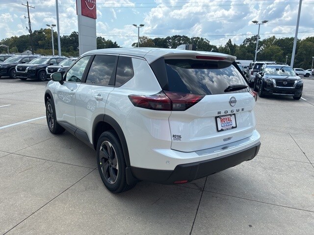 2026 Nissan Rogue SV photo 2