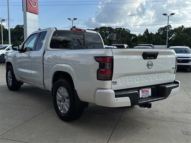 2024 Nissan Frontier SV photo 2