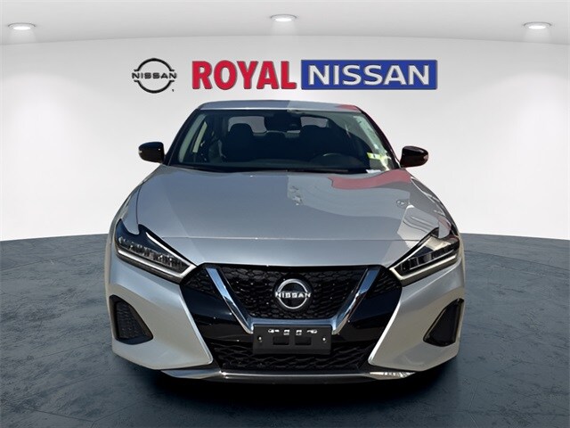 2023 Nissan Maxima SV photo 2