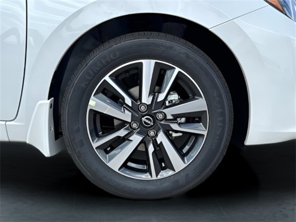 New 2025 Nissan Versa 1.6 SV Sedan