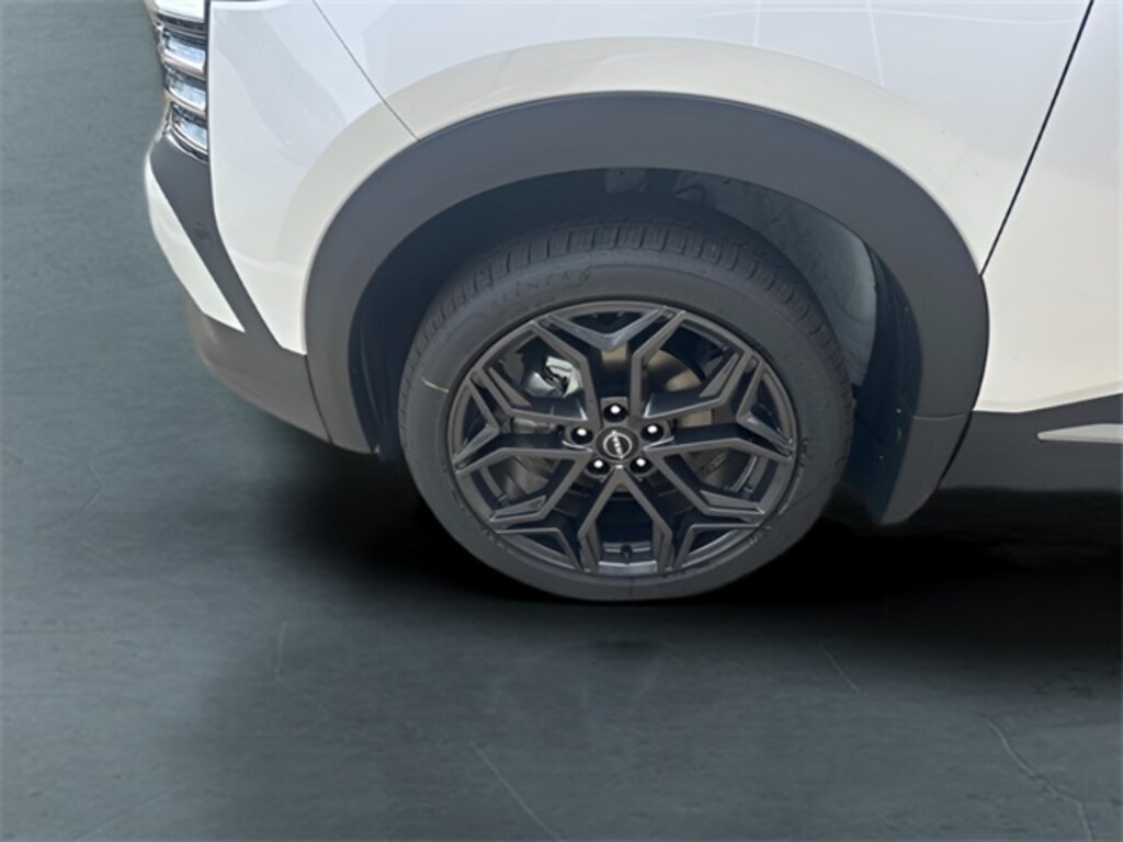 New 2025 Nissan Kicks SR SUV