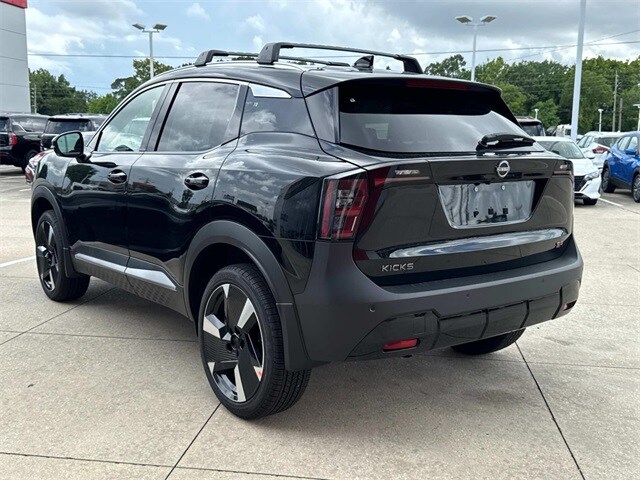 2025 Nissan Kicks SR photo 4