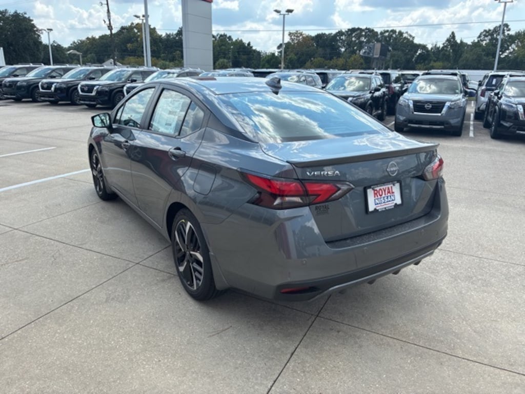 New 2025 Nissan Versa 1.6 SR Sedan