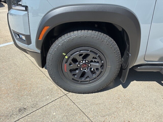 2026 Nissan Frontier PRO-X photo 2