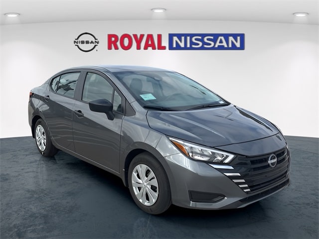 2025 Nissan Versa S's photo