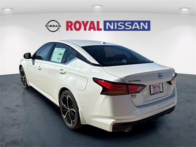 2025 Nissan Altima 2.5 SR photo 3