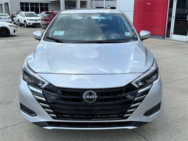 2025 Nissan Versa 1.6 SV photo 2