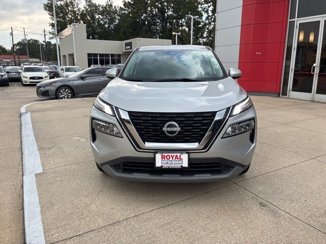 2023 Nissan Rogue SV photo 2