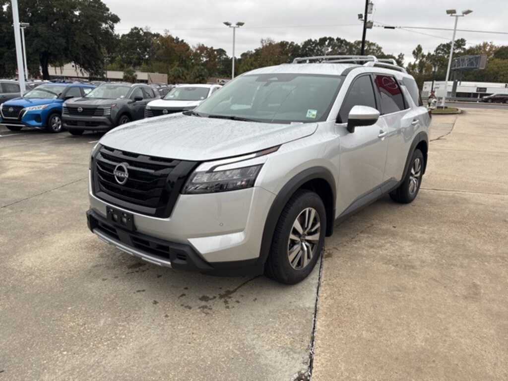 New 2025 Nissan Pathfinder SL SUV