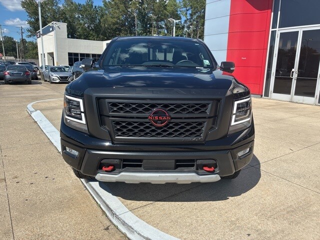 2024 Nissan Titan PRO-4X photo 2