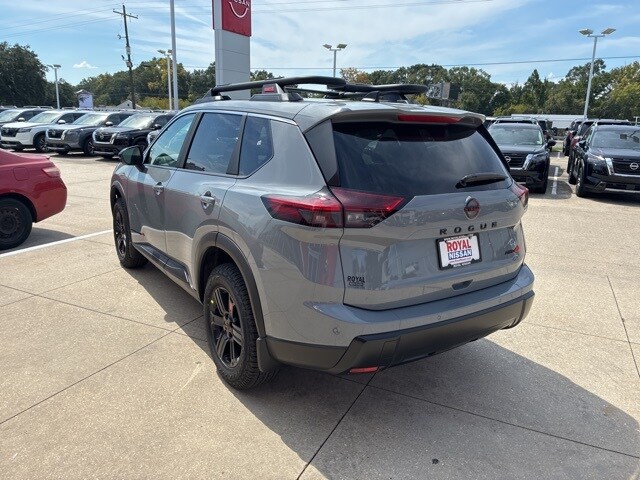 2026 Nissan Rogue SV photo 2