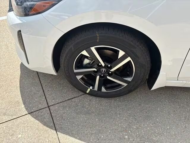 2025 Nissan Sentra SV photo 3