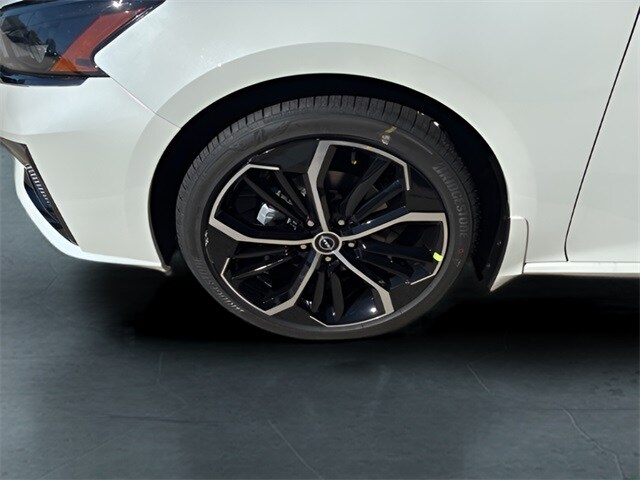 2025 Nissan Altima 2.5 SR photo 2