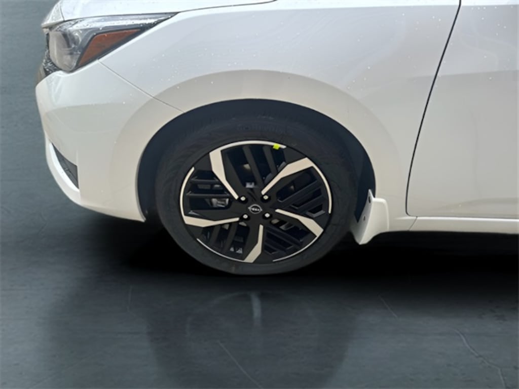 New 2025 Nissan Versa 1.6 SR Sedan