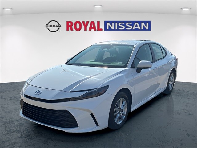 2025 Toyota Camry Hybrid SE photo 3