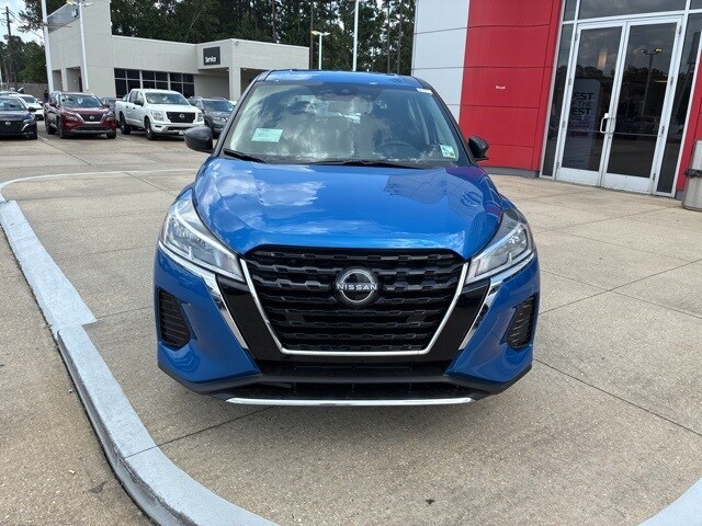 2025 Nissan Kicks Play S photo 2