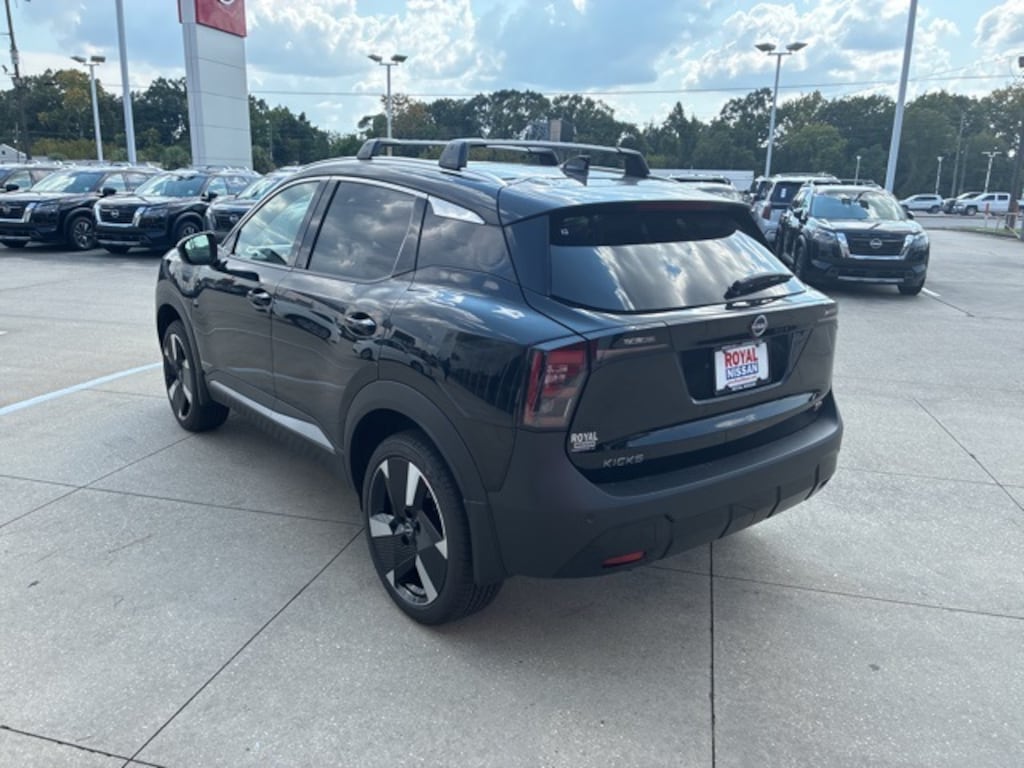 New 2026 Nissan Kicks SR SUV