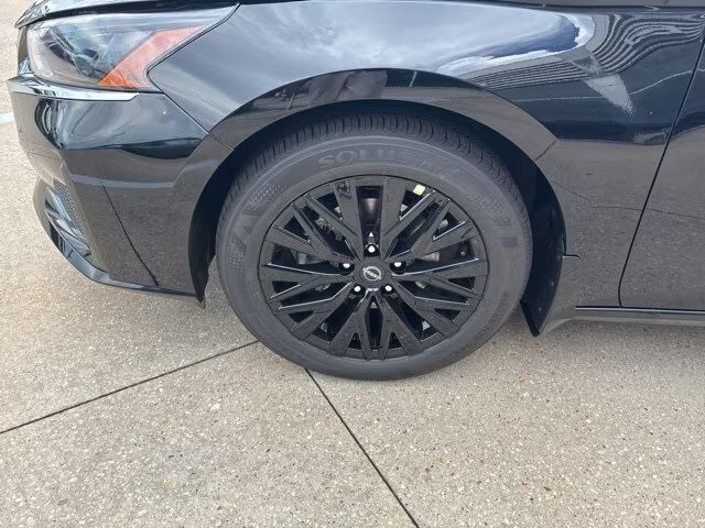 2025 Nissan Altima 2.5 SV photo 2