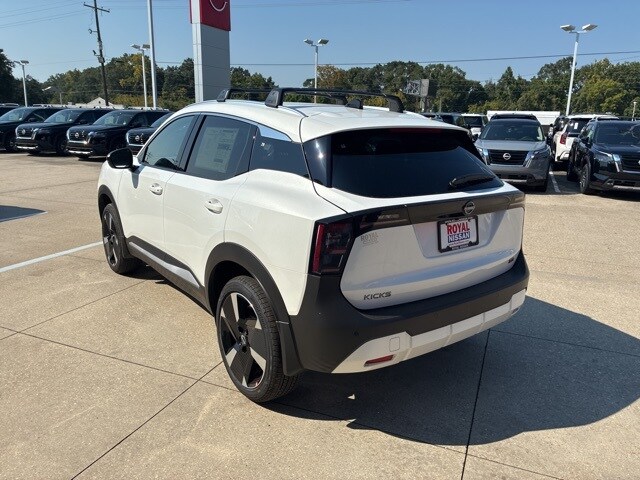 2026 Nissan Kicks SR photo 4